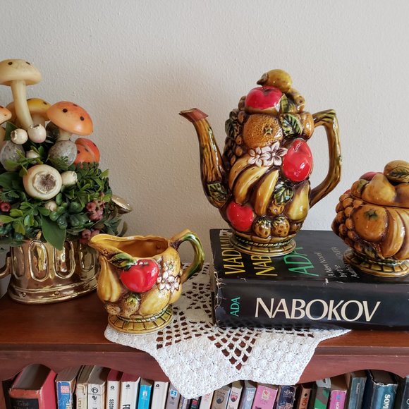 VINTAGE AND LUCITE AND KITSCH, OH MY! - Picture 14 of 16